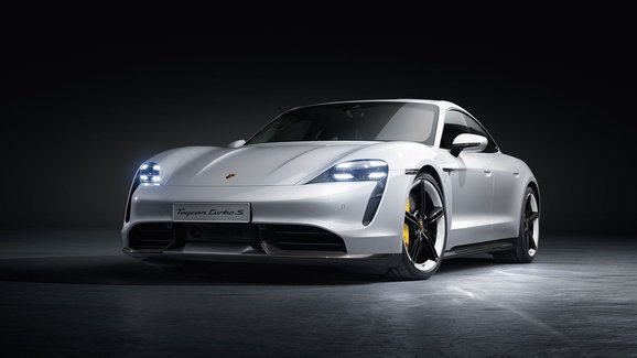 Porsche modernizovalo elektrický Taycan, je rychlejší a chytřejší