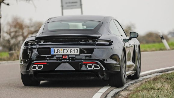 Elektrické Porsche Taycan už si objednalo více lidí než VW ID.3