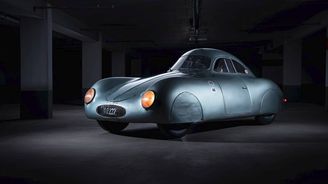 Aukce legendárního Porsche mohla překonat rekordy, zbyly z ní ale akorát rozpaky