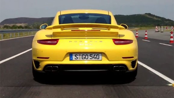 Video: Sportovní Porsche předvádějí ostrý start