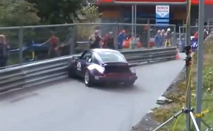 Video: Nehody a trapné chvilky s Porsche