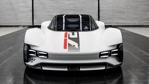 Porsche prý vyvíjí nový hypersport, nová vlajková loď ale nedorazí před rokem 2025