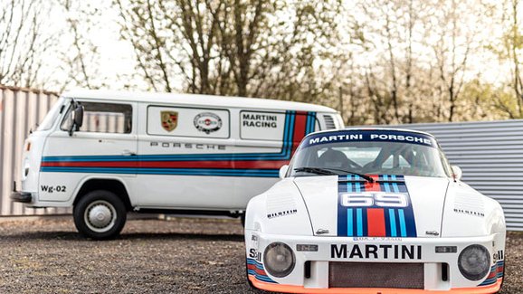 Martini, baby? Dejte si Porsche 934/5 Kremer a Volkswagen T2 v jeho barvách