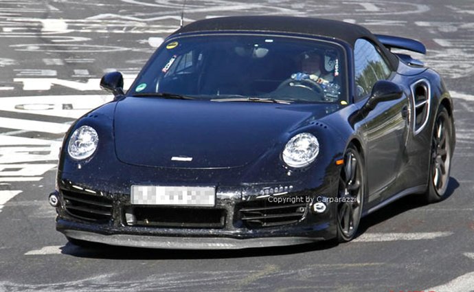 Komentář: Porsche 911 Turbo 991 se testuje za Prahou