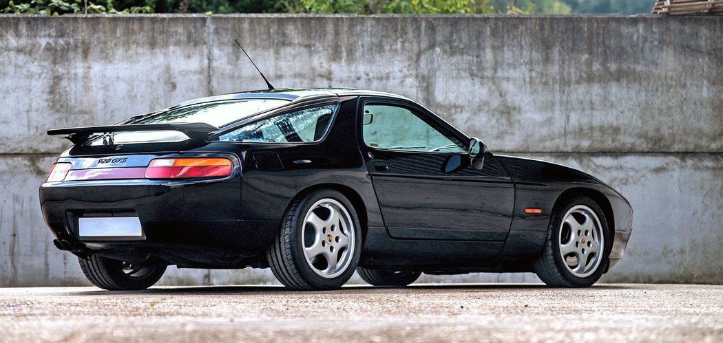 Porsche 928