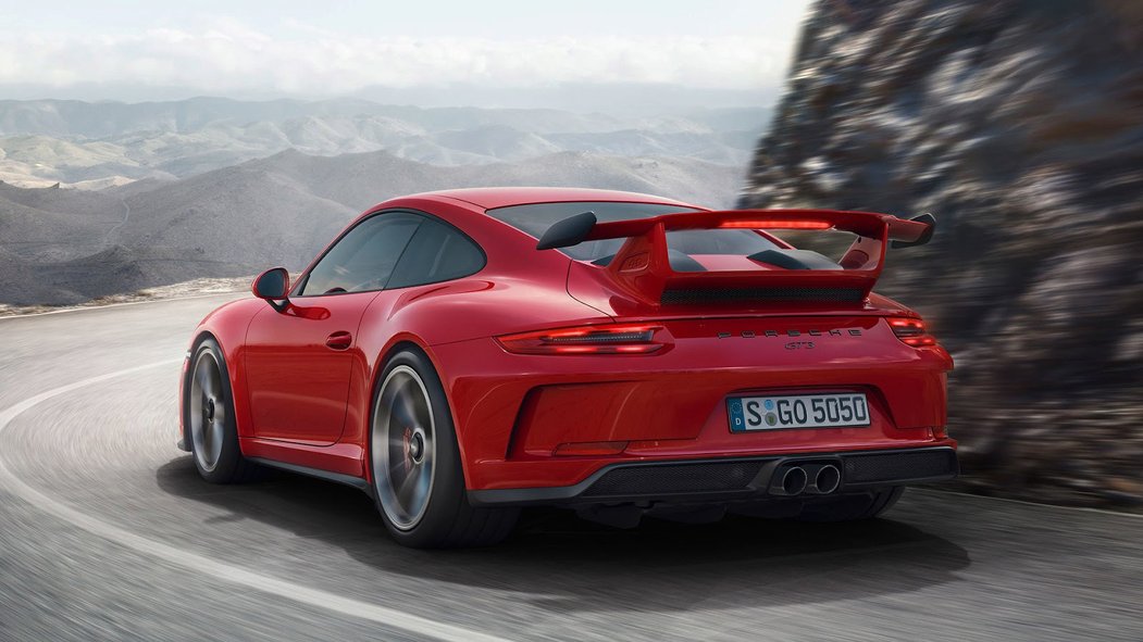 Porsche chce zaujmout zákazníky, které čas na kolo nezajímá. Co to znamená?