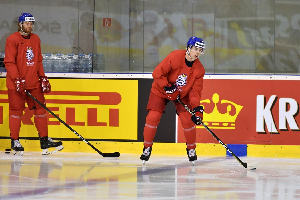 Filip Chytil (vpravo) na tréninku národního týmu