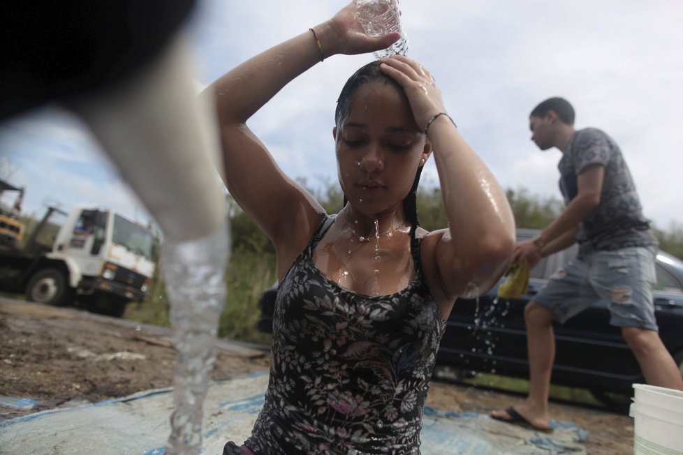 Portoriko čelilo i problémům s pitnou vodou a sesuvům půdy.