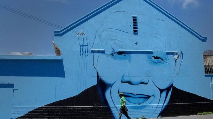 Portrét Nelsona Mandely na zdi v Kapském Městě (JAR)