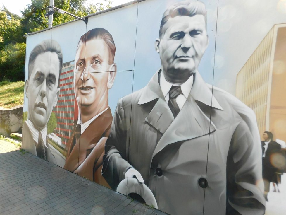 První portréty patří architektovi Karfíkovi a Janu a Tomášovi Baťovým.
