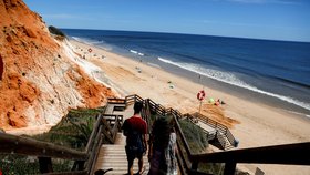 Návrat turistů do Portugalska: Země překonala tvrdý nástup vlny covidu-19, dostala se mezi evropské premianty a rozjela dovolenkovou sezónu
