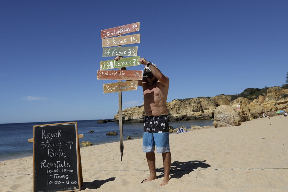 Portugalská Albufeira čekající na turisty po covidové  vlně (18.5.2021)