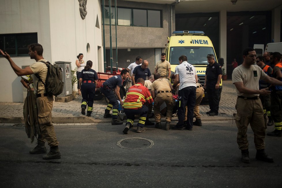 Na jihu Portugalska se rozšířil lesní požár.