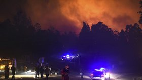 Počet obětí lesních požárů ve středním Portugalsku stoupl na 27 osob, v zemi stále plane 147 požárů. Na severozápadě Španělska hlásí tři mrtvé.