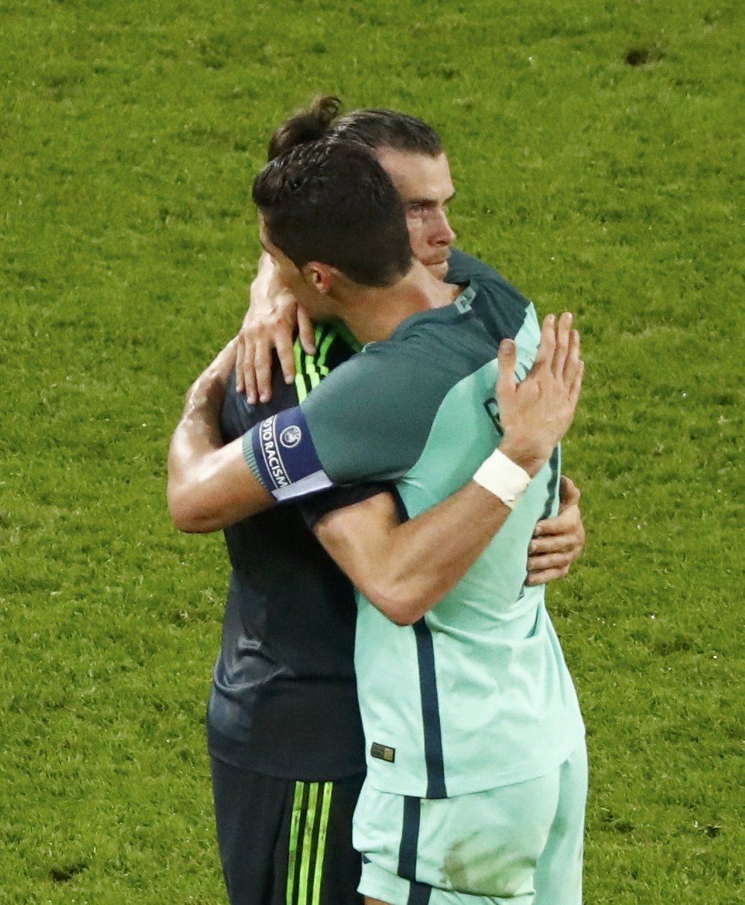 Cristiano Ronaldo a Gareth Bale po zápase