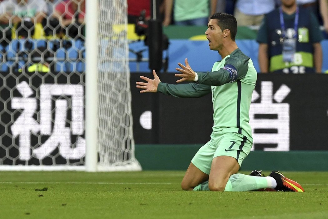 Cristiano Ronaldo si proti Walesu žádal penaltu