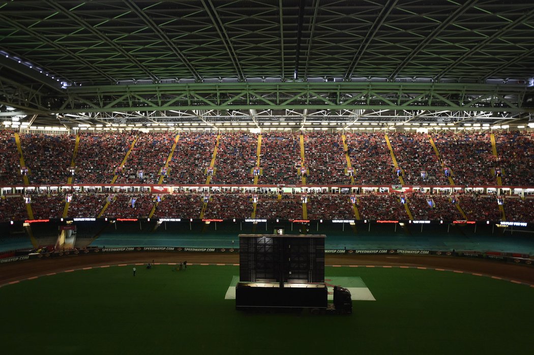 Vyprodaný stadion před zápasem Walesu s Portugalskem