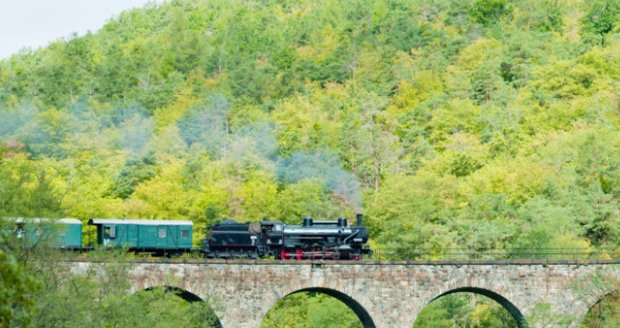 Posázavský Pacifik slaví 120. výročí. Výletníci zažijí kouzelnou cestu Praha-Davle. Zpátky poplují historickým parníkem