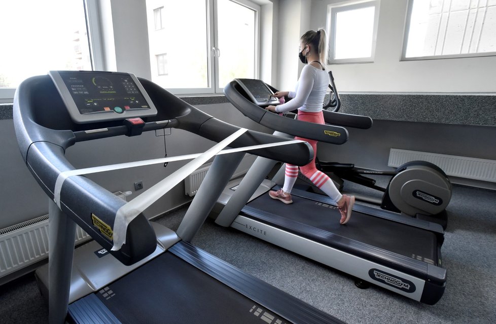 Uvolňování opatření v Česku: Otevřely se i některé posilovny, například fitness centrum FitHouse v Kroměříži (27.4.2020)