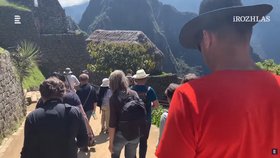 Redaktor serveru iRozhlas Janek Kroupa načapal poslance Kontrolního výboru na výletě v Peru, kde si prohlíželi kultovní incké městě Machu Picchu. Byl mezi nimi i šéf NKÚ Miloslav Kala.