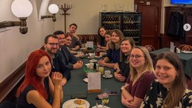 Společná snídaně mladých poslanců ve Sněmovně (listopad 2025)