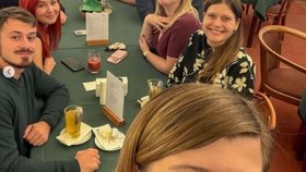 Společná snídaně mladých poslanců ve Sněmovně (listopad 2025)