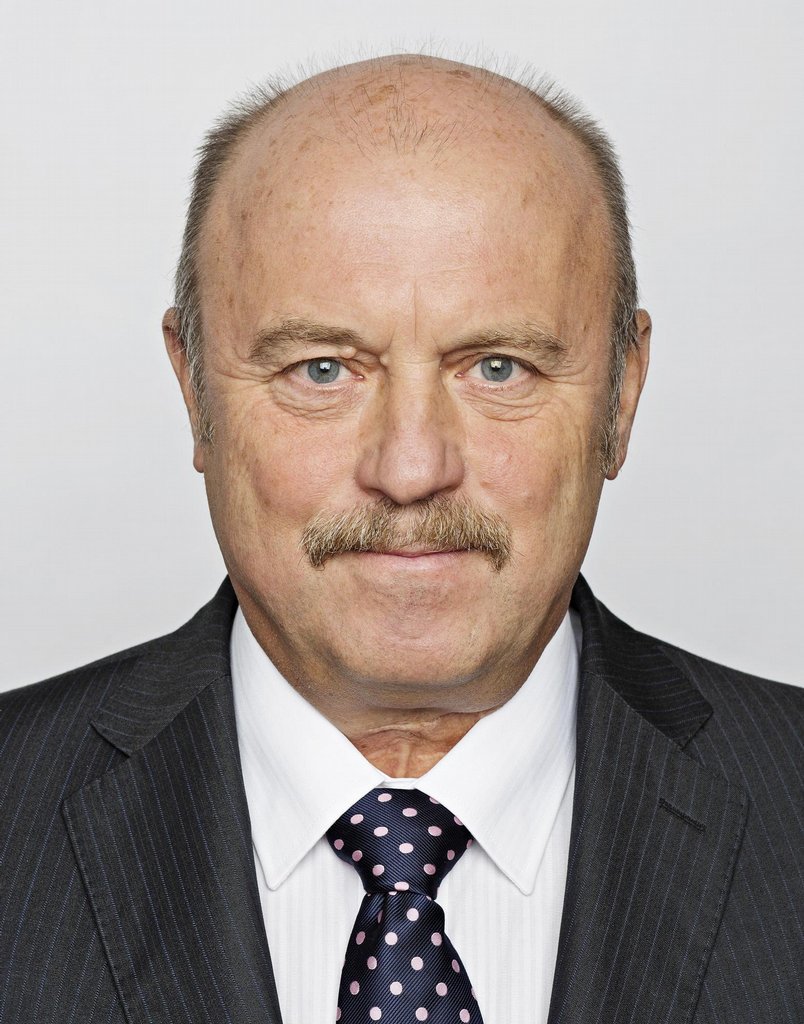 Poslanec a bývalý hejtman Karlovarského kraje Josef Novotný (na archivním snímku z 25. listopadu 2013)