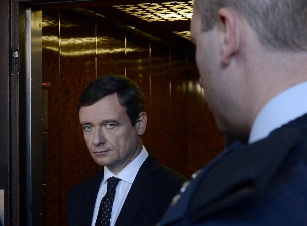 Poslanec David Rath obžalovaný z korupce přichází 1. října k hlavnímu líčení u Krajského soudu v Praze.