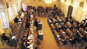 Poslanecká sněmovna zasedne příští pátek k mimořádné schůzi. Řešit se bude aféra nejvyšší státní zástupkyně Renaty Vesecké a spol.