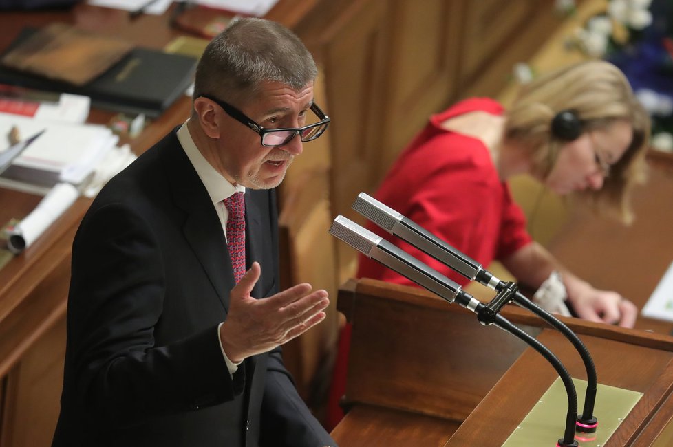 Andrej Babiš při projevu ve Sněmovně před hlasování o důvěru menšinové vládě
