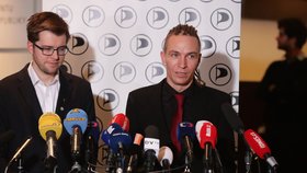 Piráti na tiskovce ve Sněmovně: Jakub Michálek a Ivan Bartoš