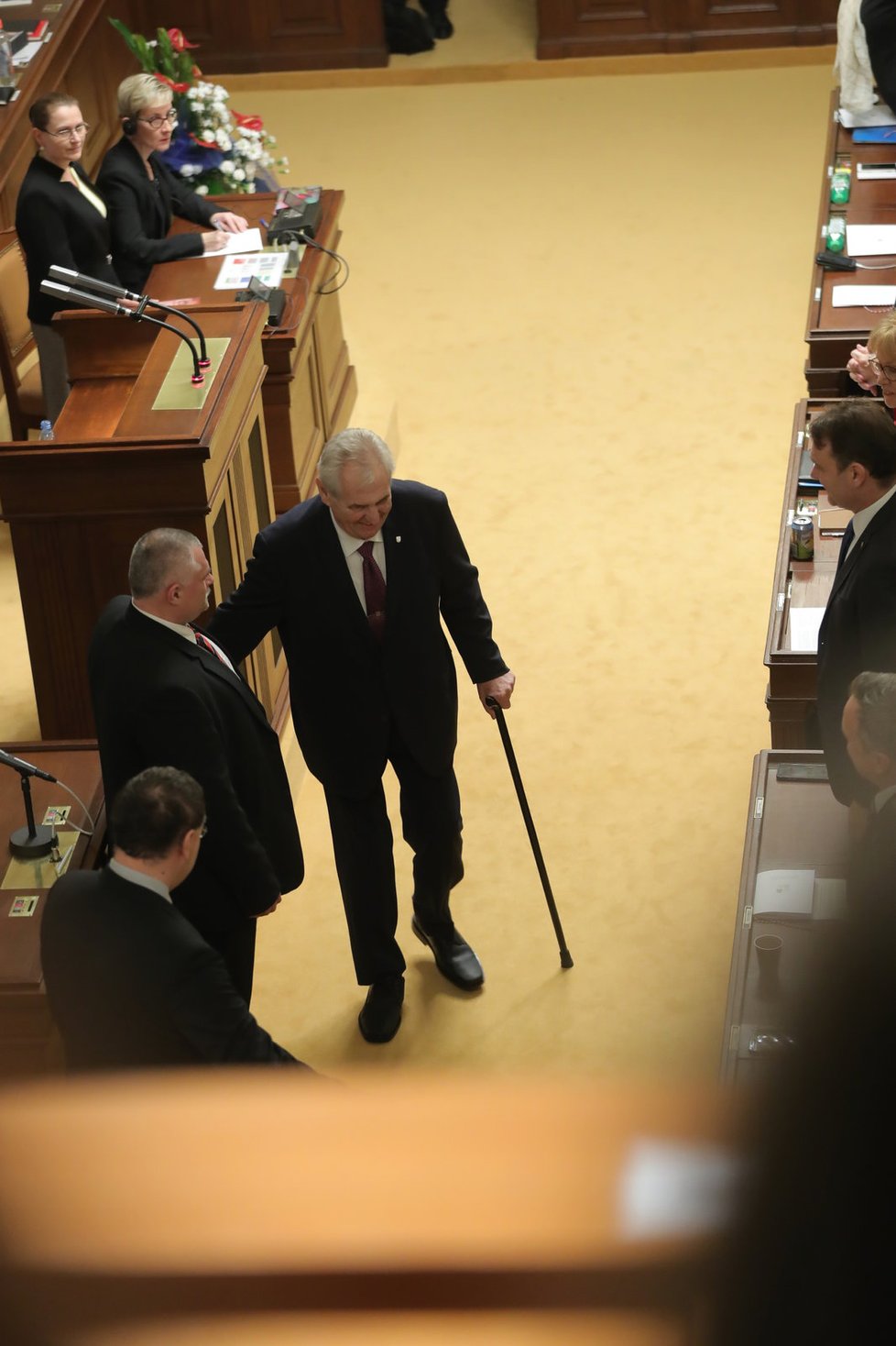Miloš Zeman se loučí s poslanci. Podpořil ve Sněmovně opět Andreje Babiše.