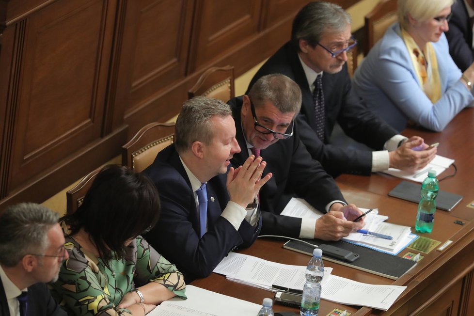 Hlasování o důvěře Babišově vládě: Andrej Babiš s ministrem životního prostředí Richardem Brabcem