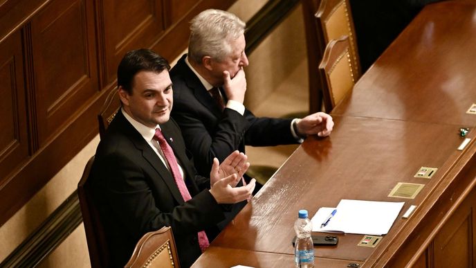 Vláda ustála hlasování o důvěře. Vláda ustála hlasování o důvěře.