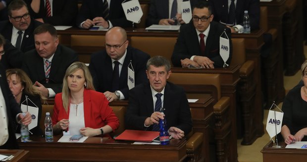 Většina parlamentních stran dostala pokuty. Platit má kvůli volbám Babiš i KSČM