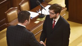 Ustavující schůze Sněmovny: Pirát Jakub Michálek skládá slib