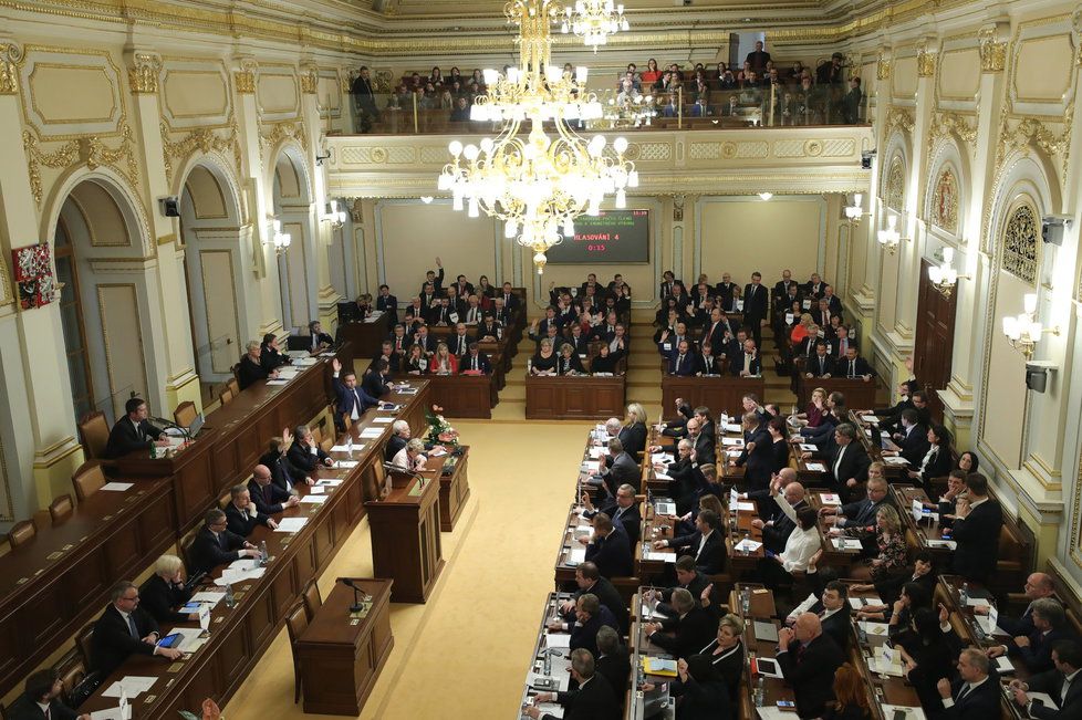 Skupina 21 senátorů se obrátila na Ústavní soud s požadavkem, aby zrušil volební systém do Sněmovny.