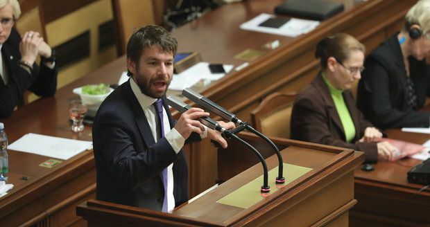 Ministr Pelikán skončil ve Sněmovně, nahradí ho šéfka neziskovky