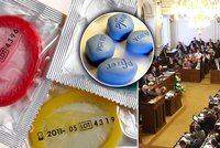 Nadlidi ze Sněmovny se zase předvedli: V šuplících mají prezervativy a viagru!