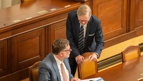 Jednání Poslanecké sněmovny o konsolidačním balíčku: Premiér Petr Fiala a ministr financí Zbyněk Stanjura.  (22. 9. 2023)