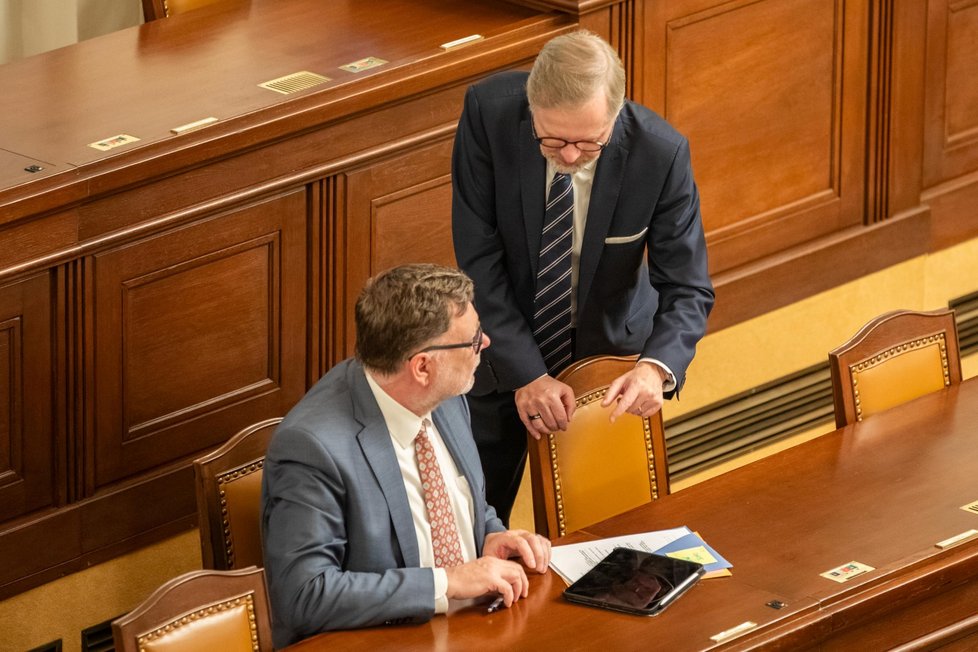 Jednání Poslanecké sněmovny o konsolidačním balíčku: Premiér Petr Fiala a ministr financí Zbyněk Stanjura.  (22.9.2023)