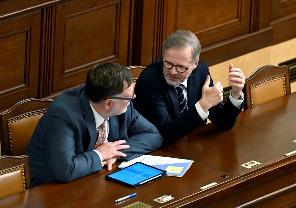 Konsolidační balíček ve Sněmovně: Premiér Petr Fiala a ministr financí Zbyněk Stanjura. (22.9.2023)