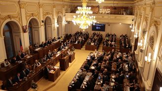 Polepší si vrcholní politici? Jejich platy by mohly příští rok vzrůst o zhruba pět procent Polepší si vrcholní politici? Jejich platy by mohly příští rok vzrůst o zhruba pět procent