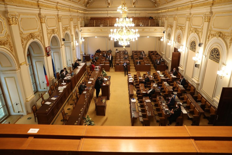 Poslanecká sněmovna během schůze k projednávání novely pandemického zákona (16. 2. 2022)