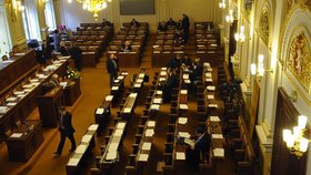 Poslanecká sněmovna těsně před začátkem jednání o důvěře vládě.