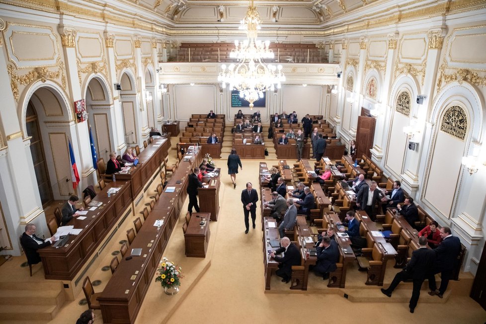 Poslanecká sněmovna 18. 1. 2023: Projednávání návrhu na vyslovení nedůvěry vládě.