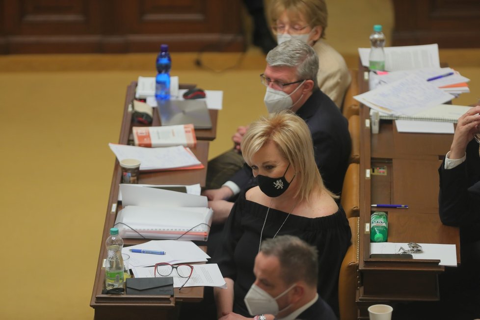 Poslanci hnutí ANO v Poslanecké sněmovně: (shora) Helena Válková, Karel Havlíček a Alena Schillerová (18. 2. 2022)