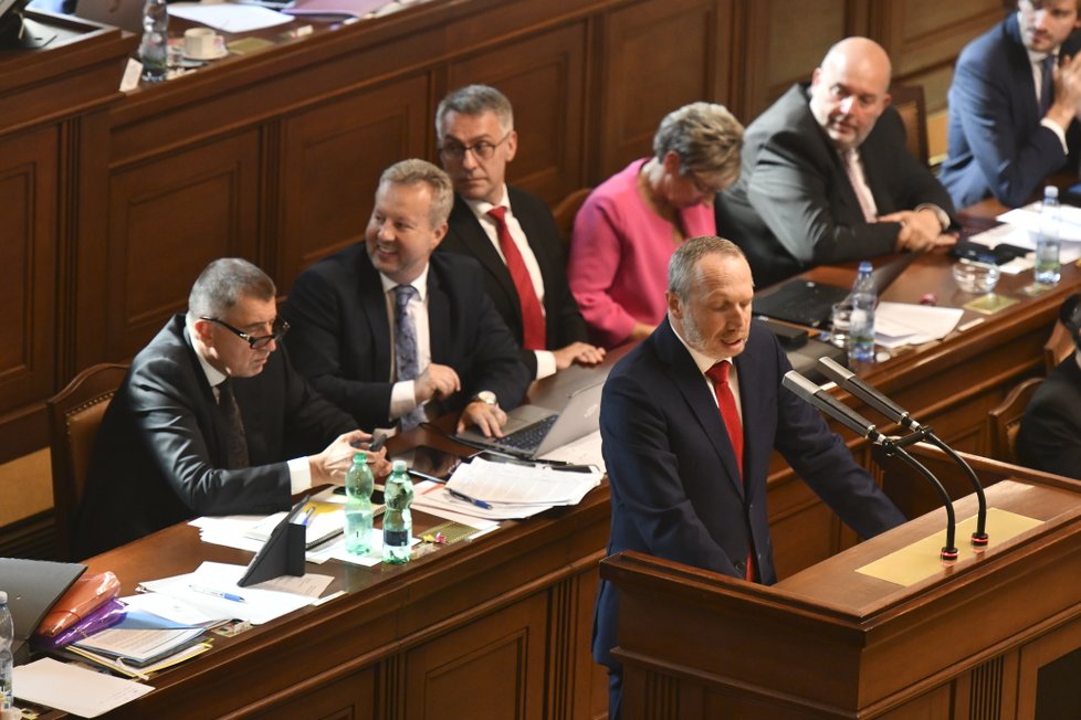 Václav Klaus mladší řeční ve Sněmovně.