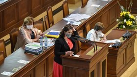 Ministryně práce a sociálních věcí Jana Maláčová na schůzi Poslanecké sněmovny. (15.9.2020)
