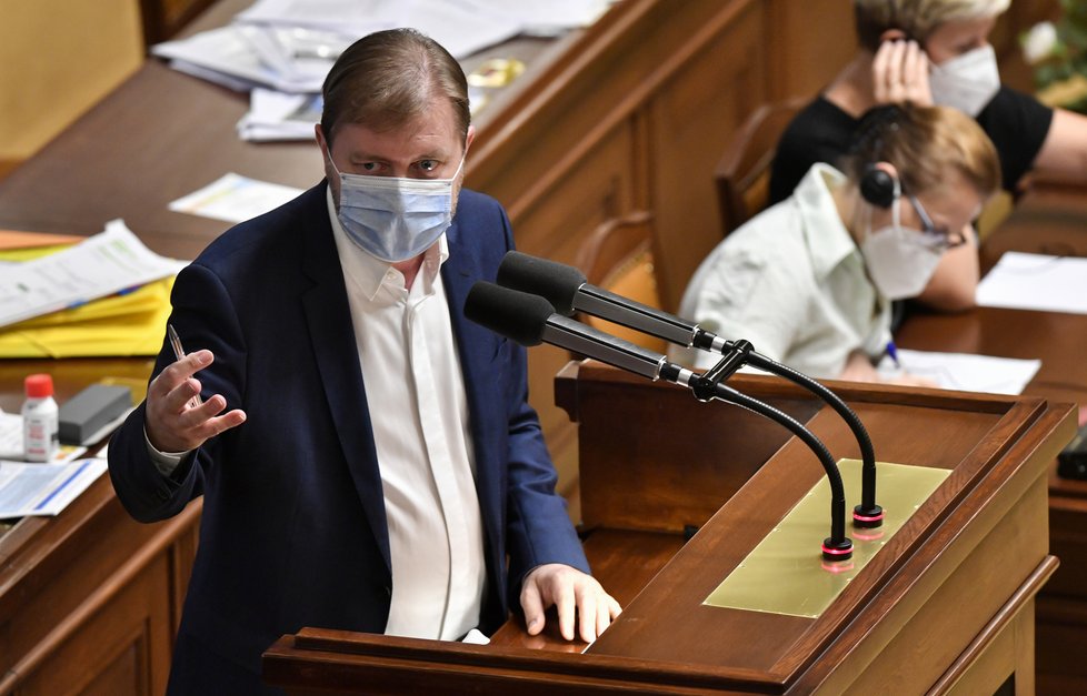 Poslanec ČSSD Roman Sklenák na schůzi Poslanecké sněmovny (15.9.2020)